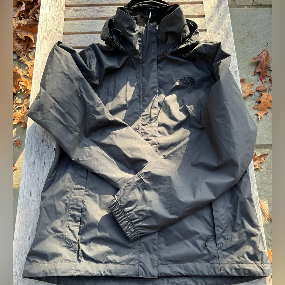 The North Face Women’s Revolve 2 Jacket Gray Size L Excellent Flawless Condition